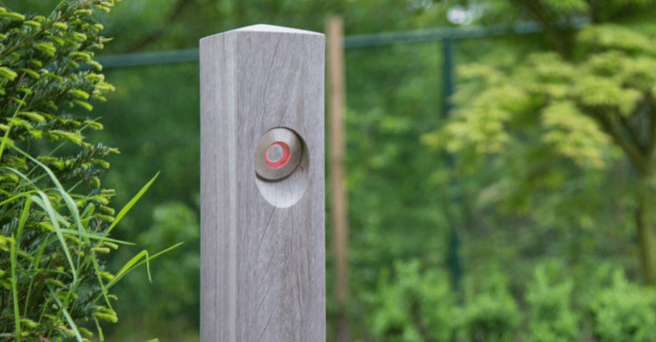 Wooden outdoor light for driveways or garden