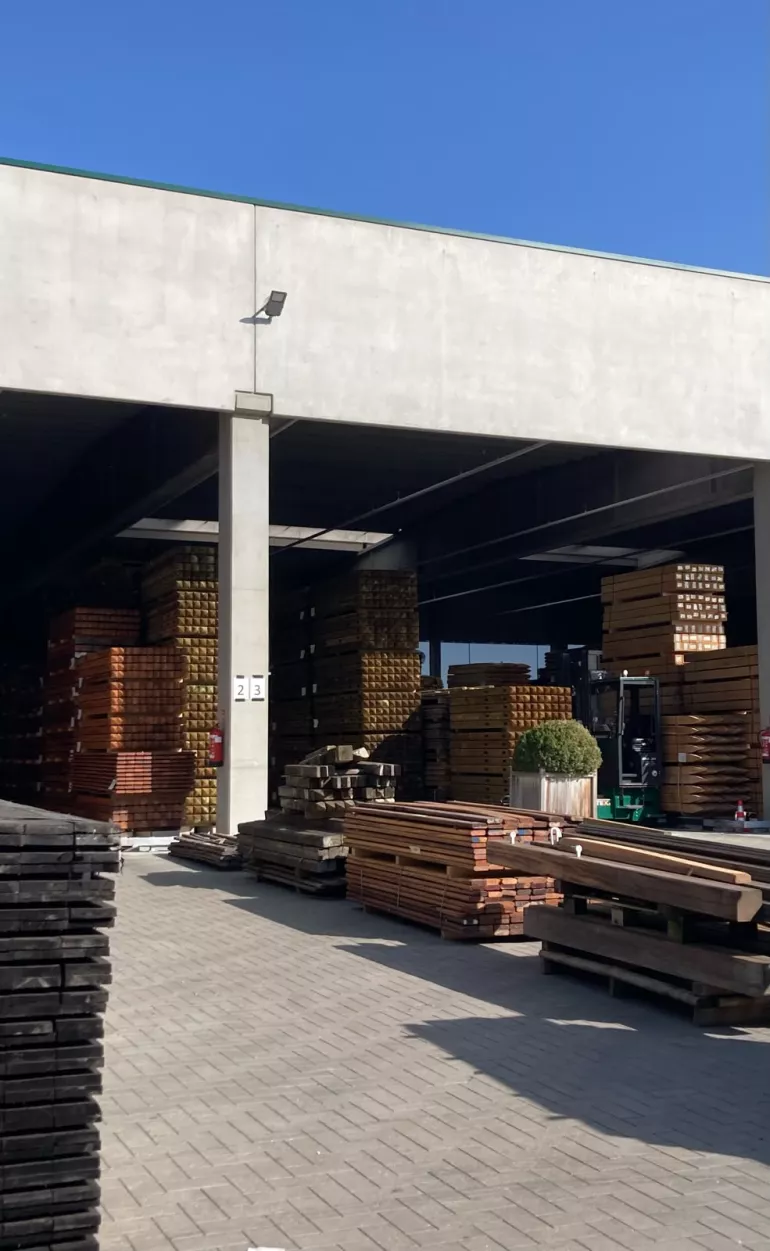 Stockverkoop van houten producten in Kampenhout