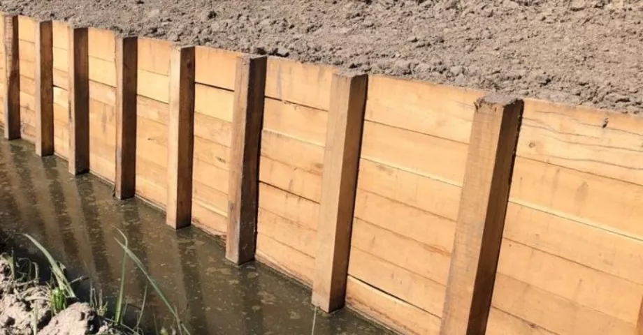 Blindage en bois pour canaux