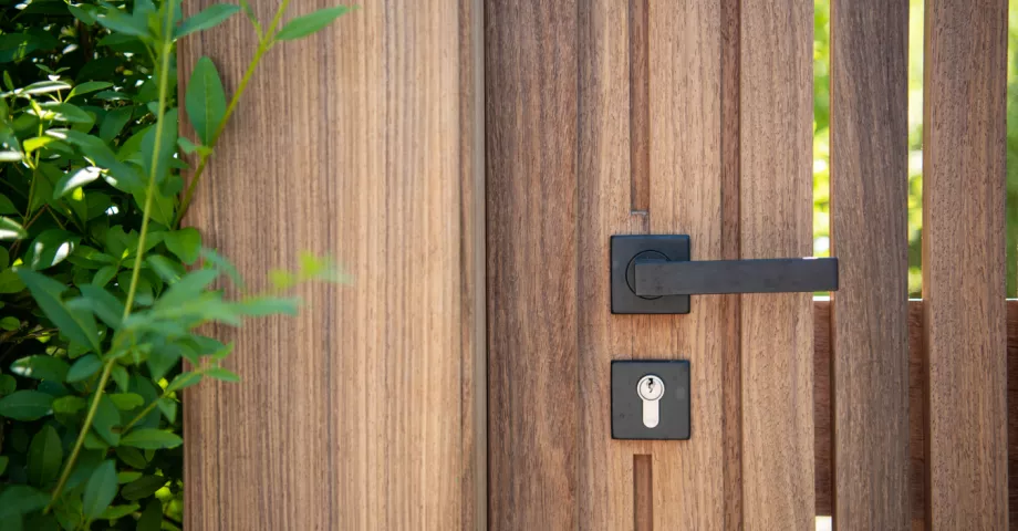 Poignée de porte en bois