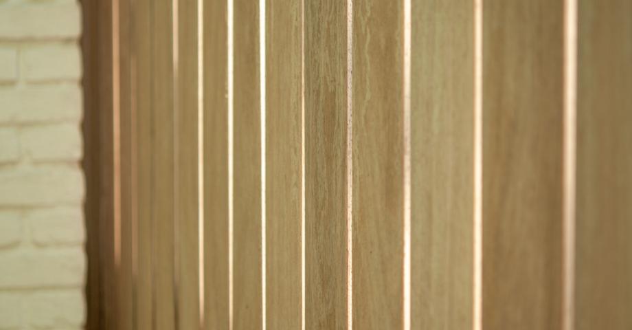 Verticale houten planken